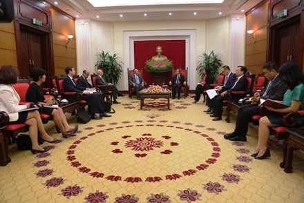 Заведующий Отделом ЦК КПВ по экономическим вопросам принял делегацию МВФ